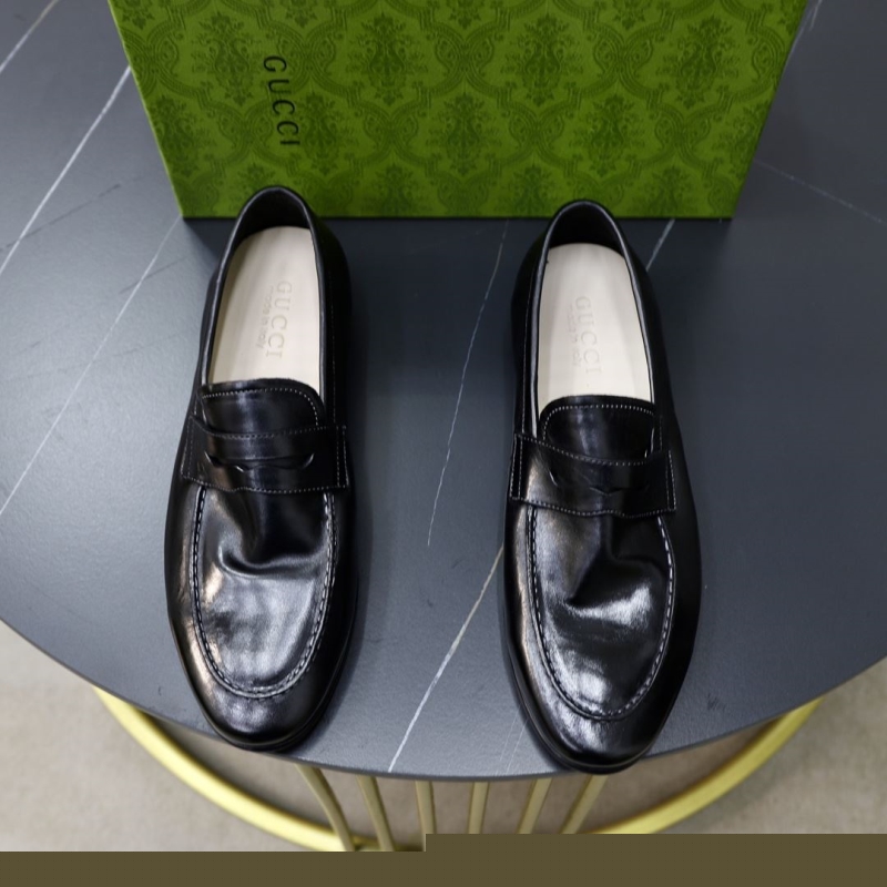 G*u*i leather shoes